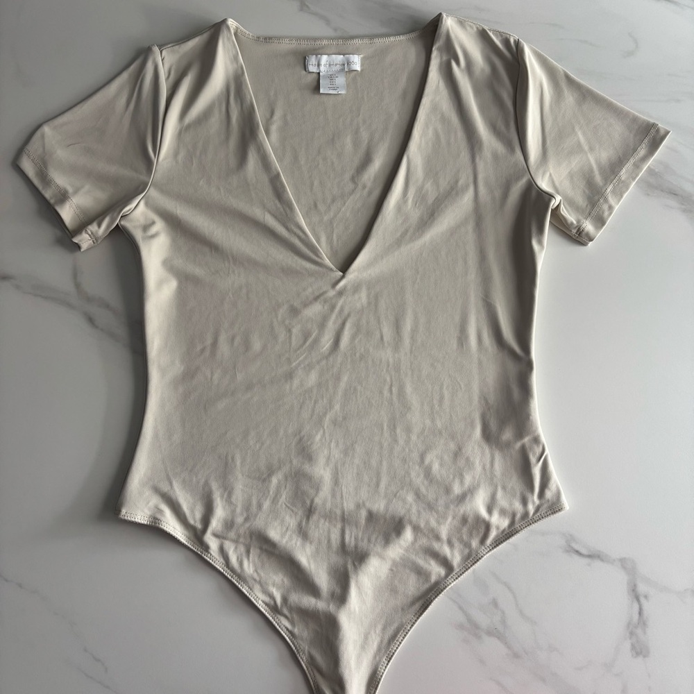 House of Harlow slim fit bodysuit sz L off white